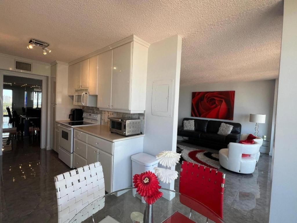 3400 N Ocean Drive, Unit 905, Singer Island, FL 33404 Photo