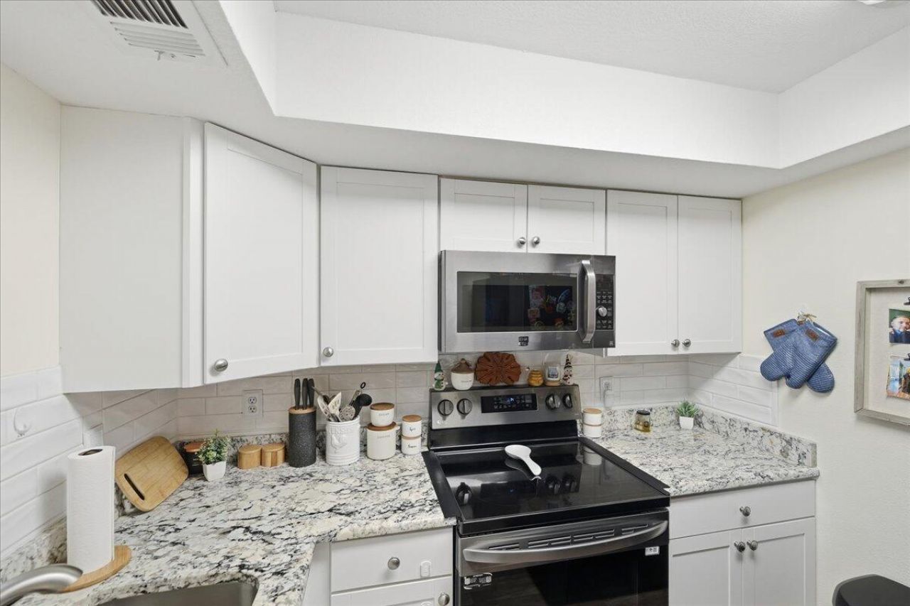 1506 SE Royal Green Circle, Unit 204, Port Saint Lucie, FL 34952 Photo