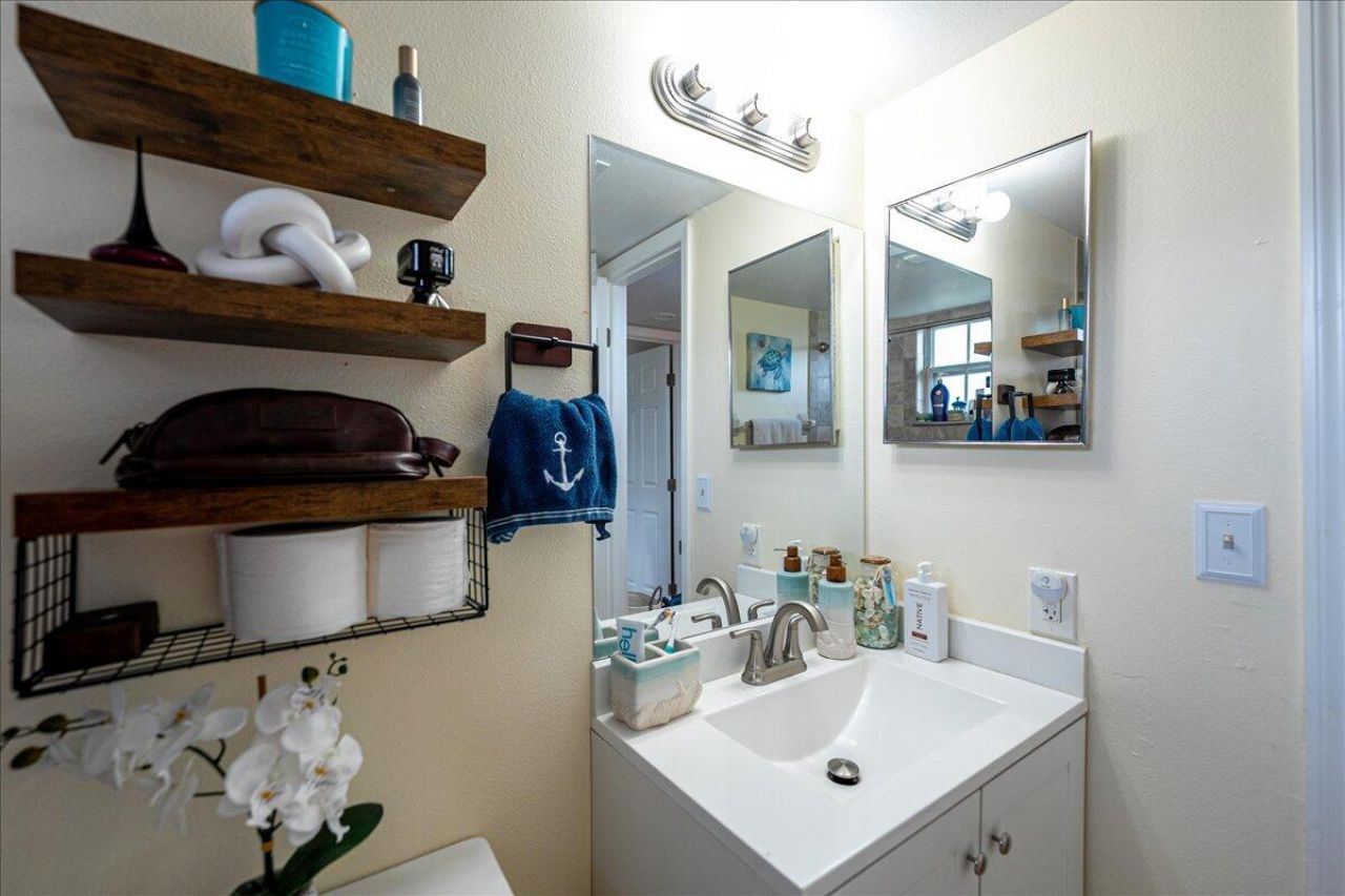 1506 SE Royal Green Circle, Unit 204, Port Saint Lucie, FL 34952 Photo