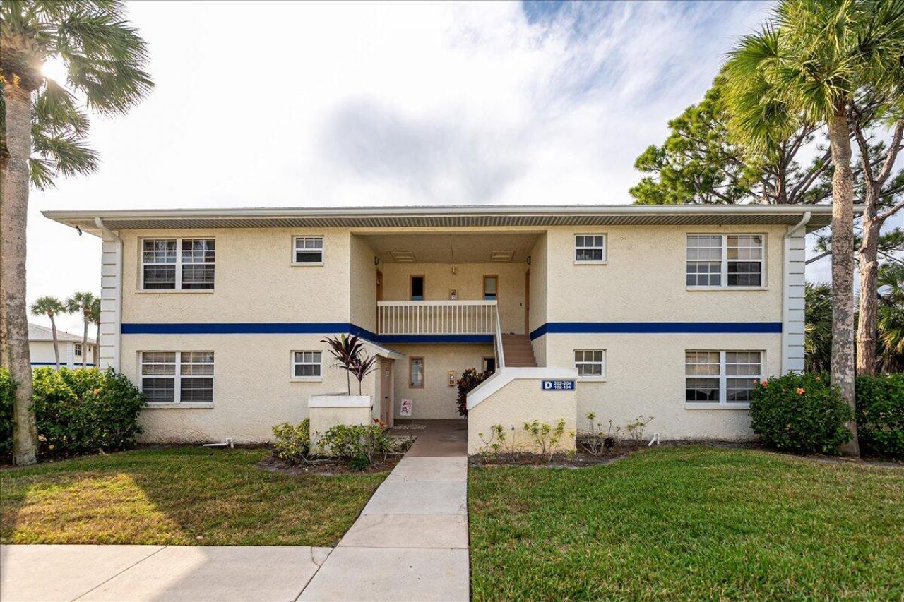 1506 SE Royal Green Circle, Unit 204, Port Saint Lucie, FL 34952 Photo