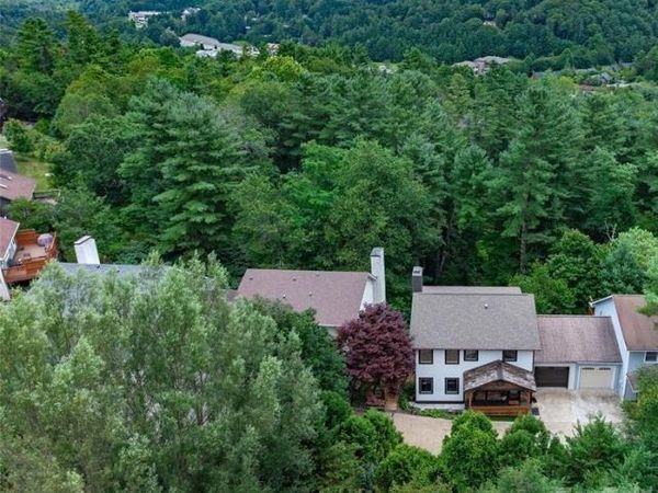 187 Pine Village Lane, Blowing Rock, NC 28605