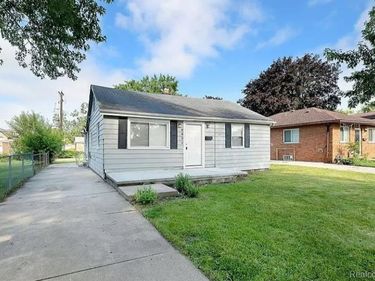 6431 CENTRALIA Street, Dearborn Heights, MI 48127