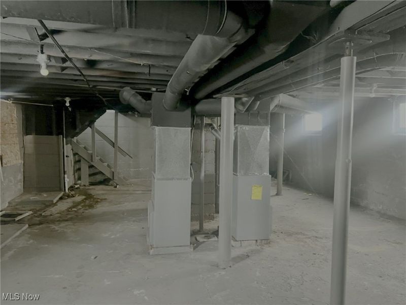 7901 Dorver Avenue, Cleveland, OH 44105 Photo 22