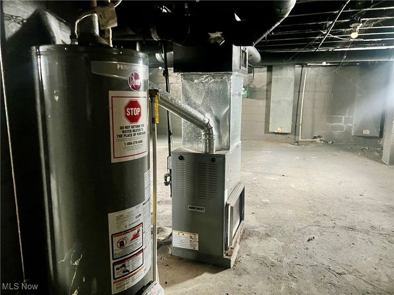 7901 Dorver Avenue, Cleveland, OH 44105 Photo 25