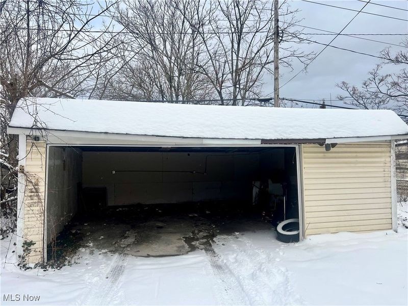 7901 Dorver Avenue, Cleveland, OH 44105 Photo 26