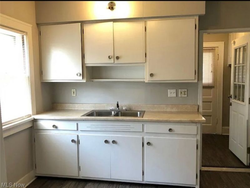 7901 Dorver Avenue, Cleveland, OH 44105 Photo 8