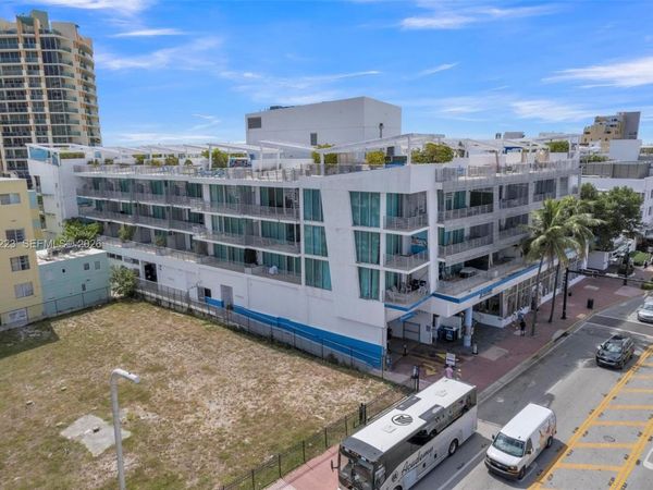 1437 Collins Ave, Unit PH18, Miami Beach, FL 33139