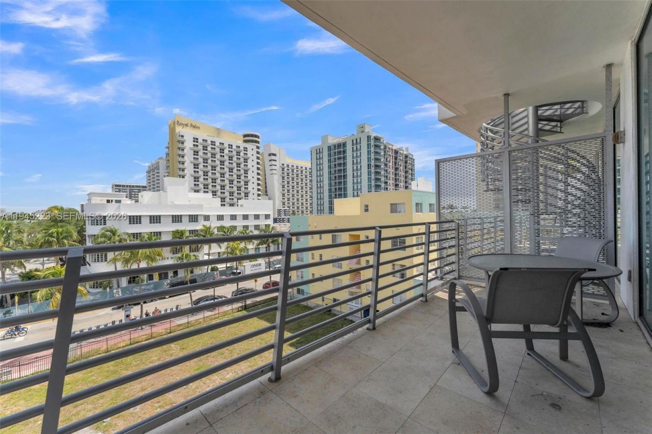 1437 Collins Ave, Unit PH18, Miami Beach, FL 33139 Photo