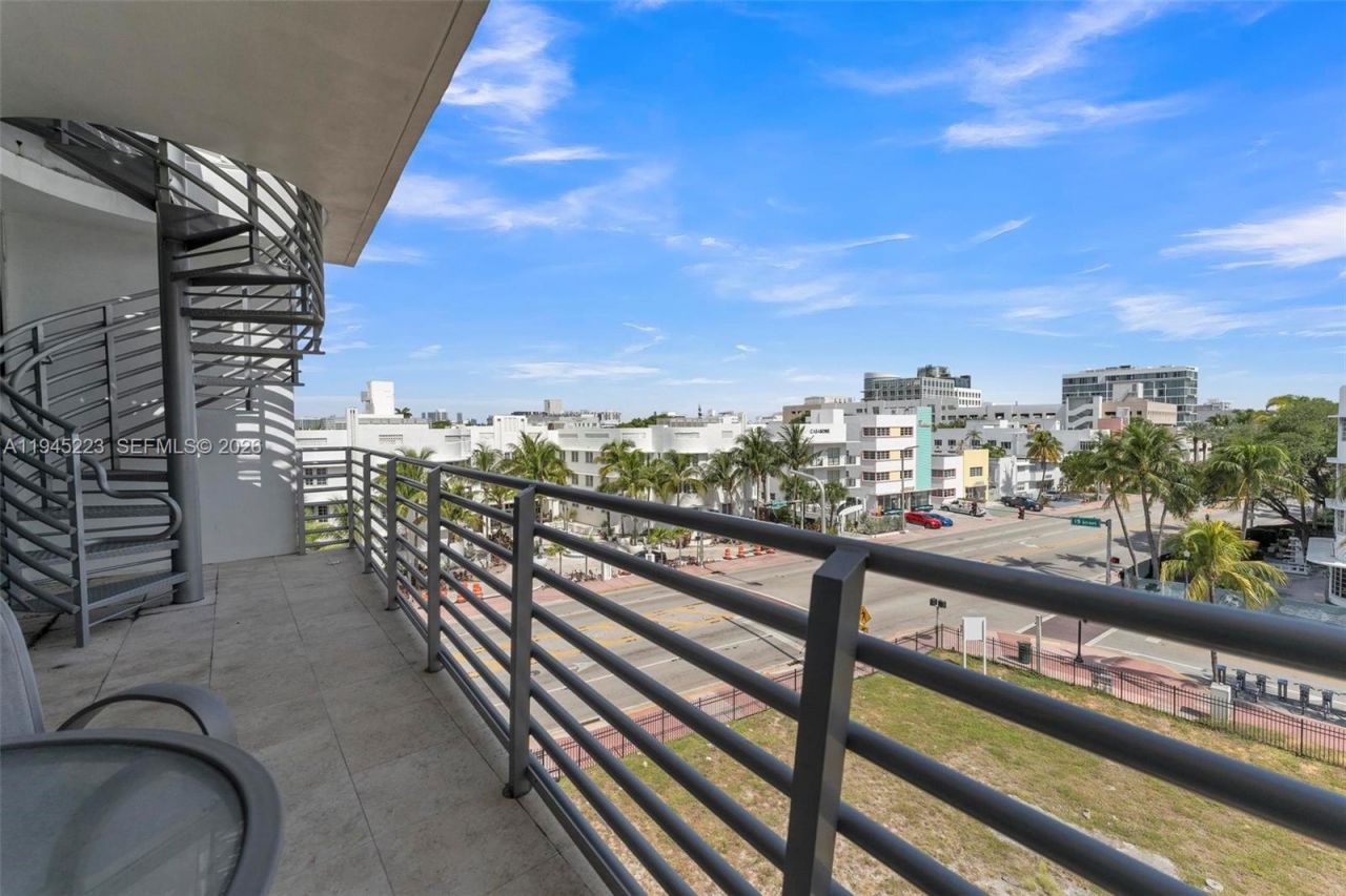 1437 Collins Ave, Unit PH18, Miami Beach, FL 33139 Photo