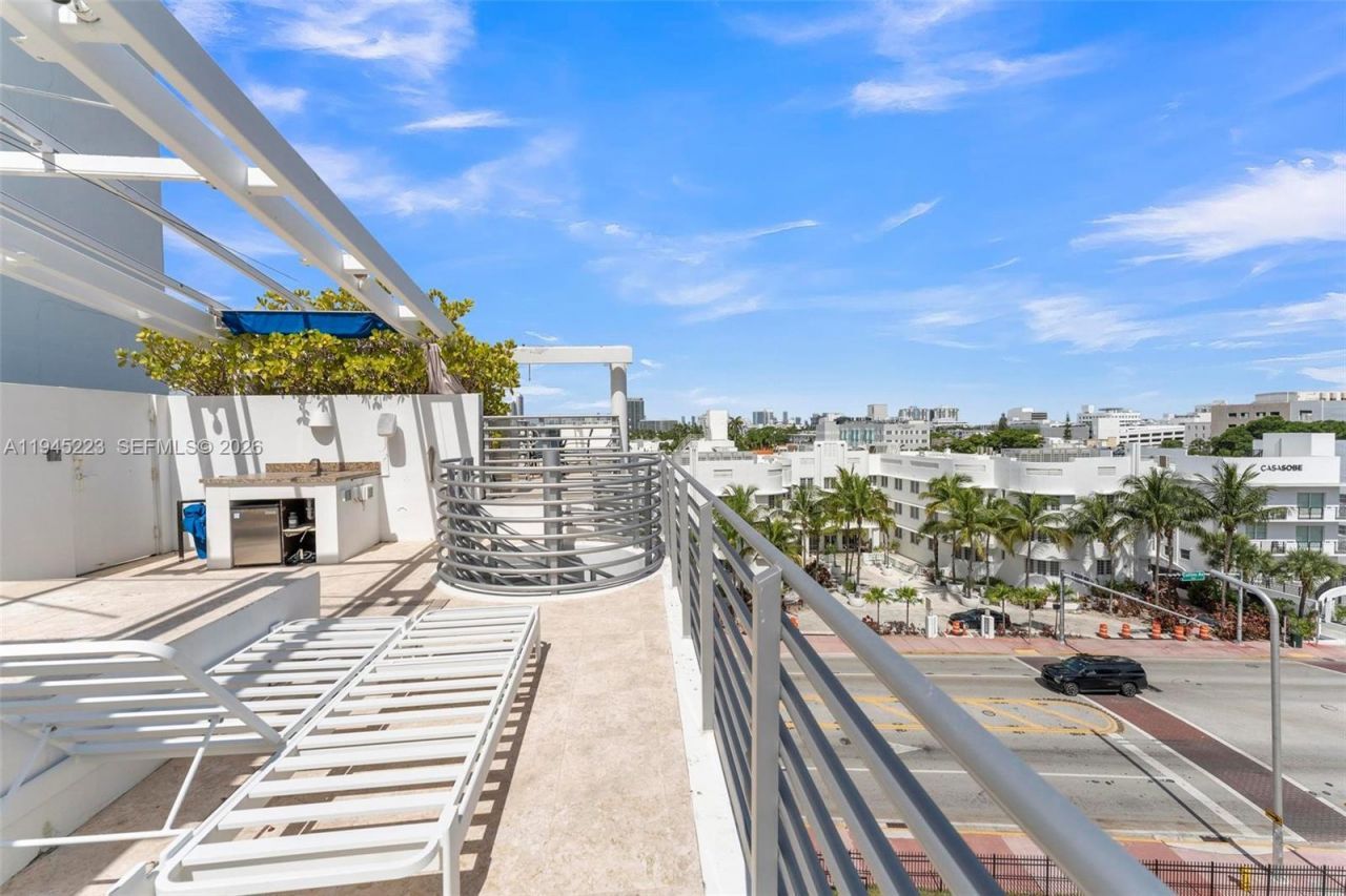 1437 Collins Ave, Unit PH18, Miami Beach, FL 33139 Photo