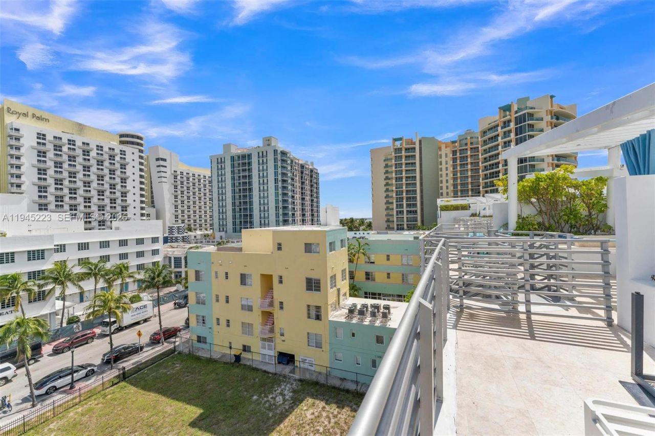 1437 Collins Ave, Unit PH18, Miami Beach, FL 33139 Photo