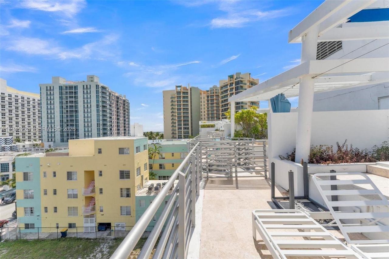 1437 Collins Ave, Unit PH18, Miami Beach, FL 33139 Photo