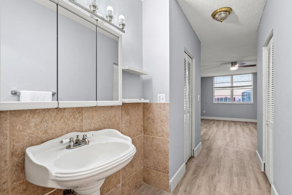 500 Bayview Drive, Unit 2023, Sunny Isles Beach, FL 33160 Photo