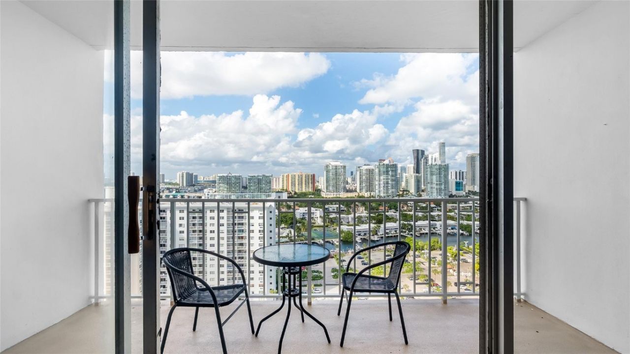 500 Bayview Drive, Unit 2023, Sunny Isles Beach, FL 33160 Photo