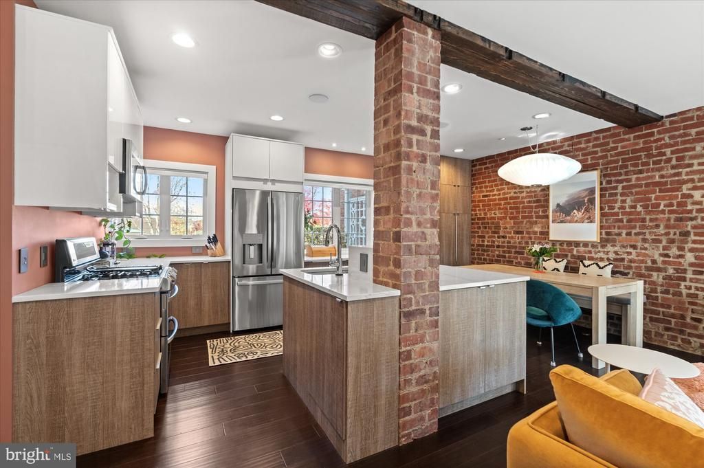 1028 Valley Drive, Alexandria, VA 22302 Main Photo