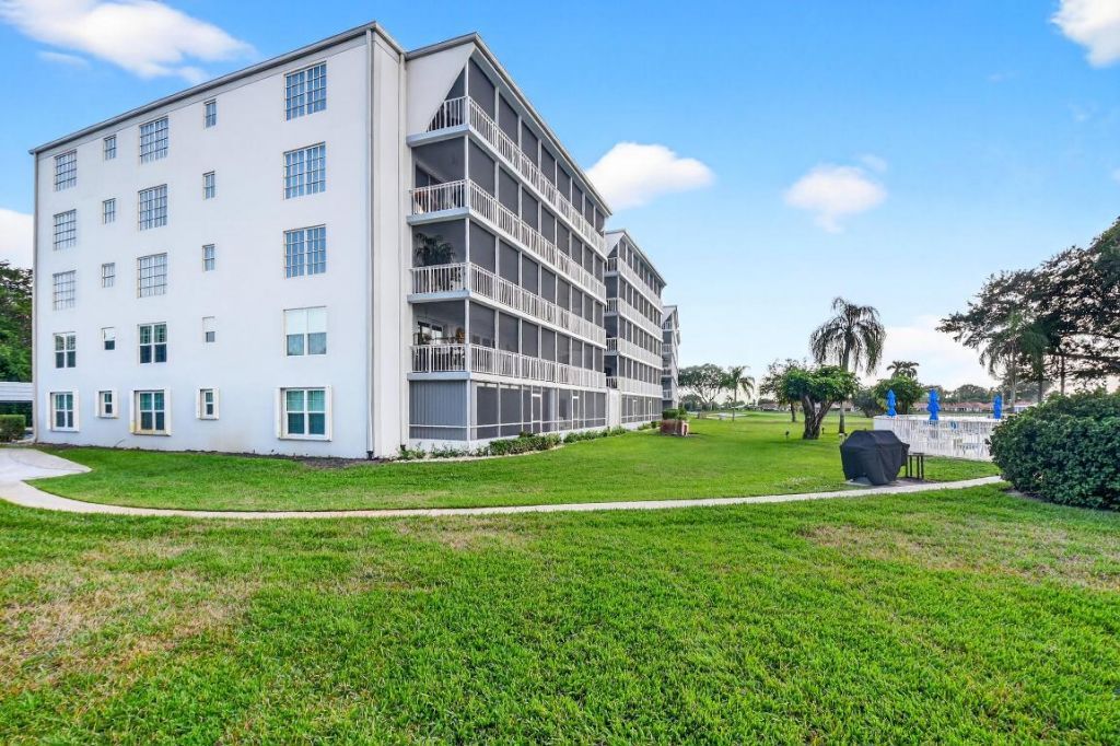 250 John F Kennedy Drive, Unit 302, Atlantis, FL 33462 Photo