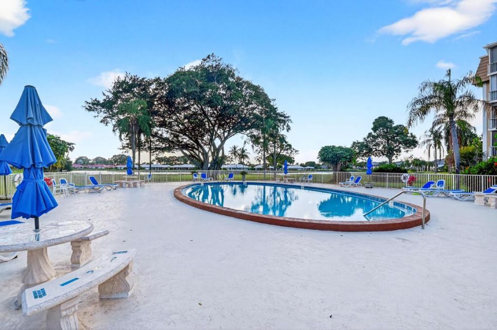 250 John F Kennedy Drive, Unit 302, Atlantis, FL 33462 Photo