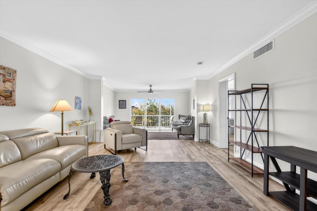 250 John F Kennedy Drive, Unit 302, Atlantis, FL 33462 Photo