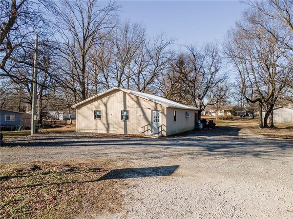 1223 N 8th Street, Neodesha, KS 66757