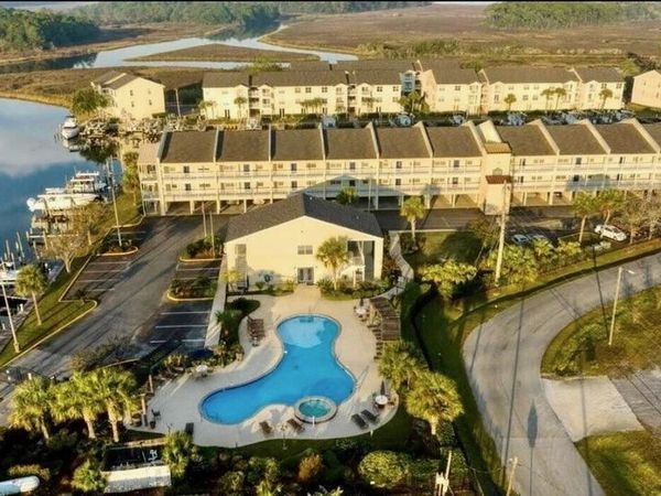 2421 Beachview Drive, Ocean Springs, MS 39564