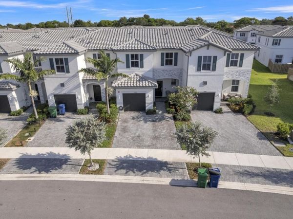 11881 NW 46th St, Coral Springs, FL 33076