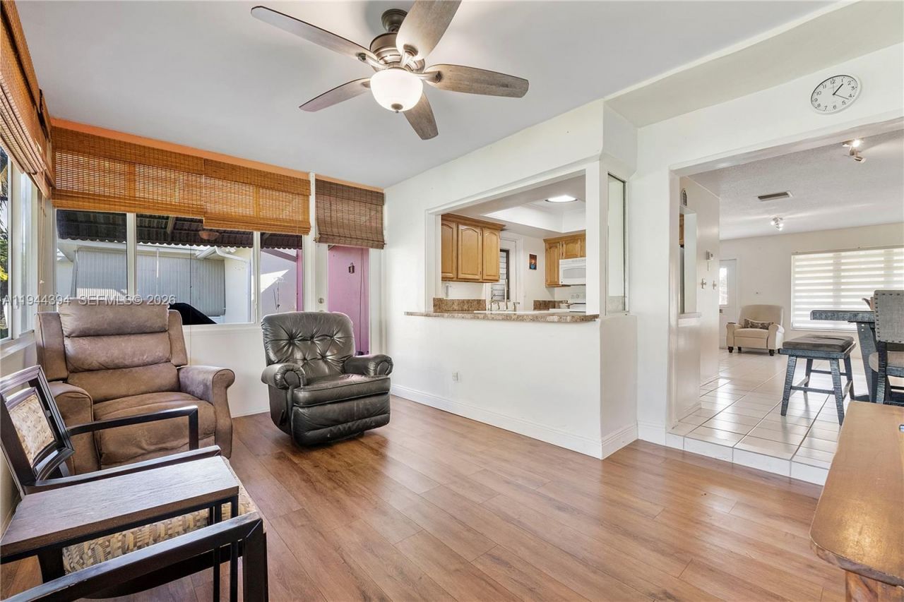 5011 NW 51st St, Tamarac, FL 33319 Photo