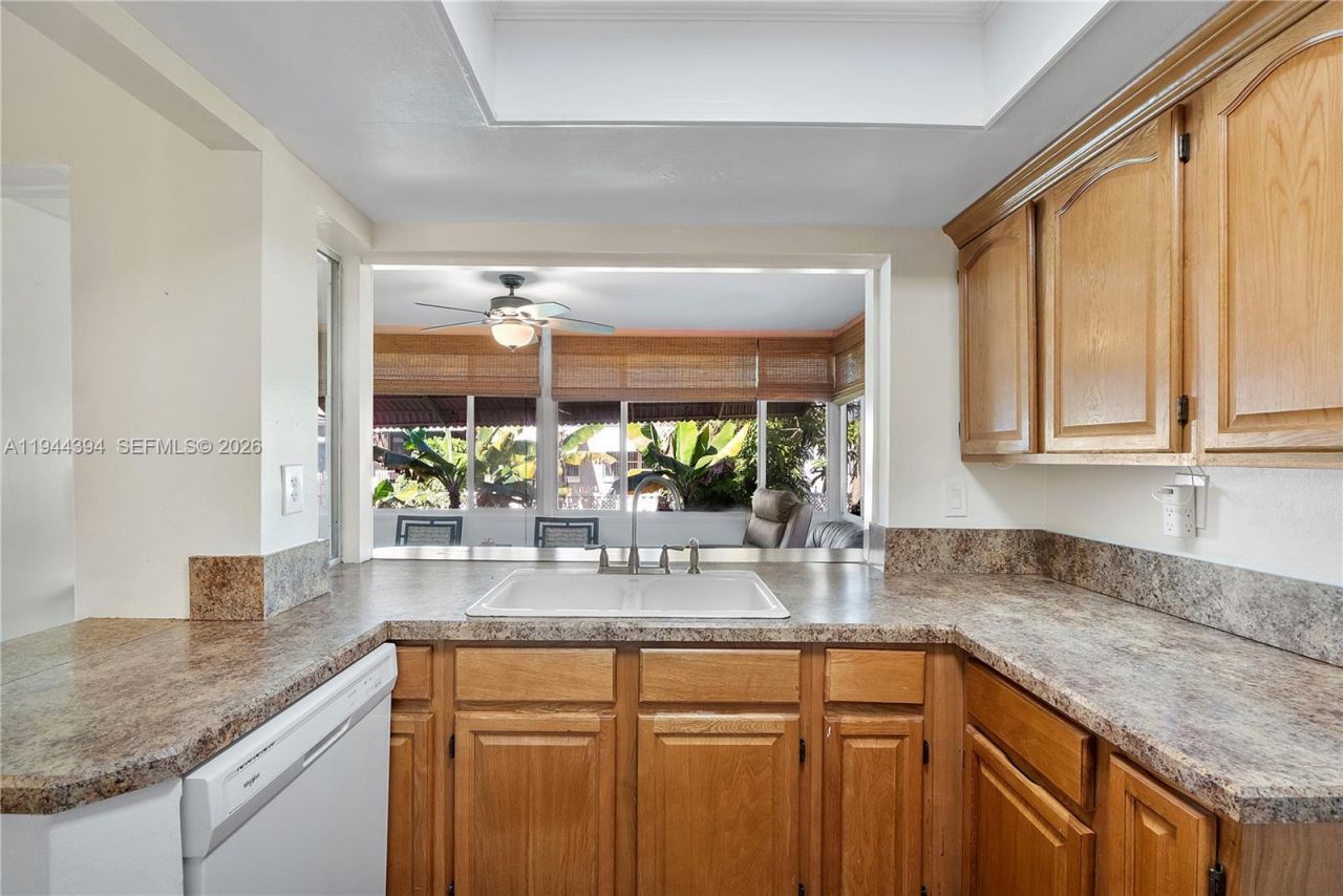 5011 NW 51st St, Tamarac, FL 33319 Photo
