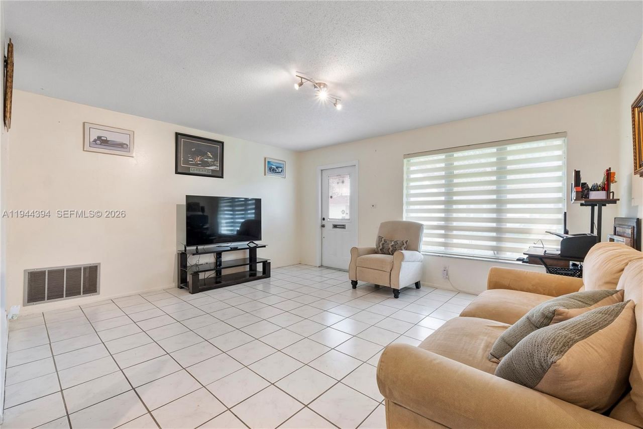 5011 NW 51st St , Tamarac, FL 33319 Photo