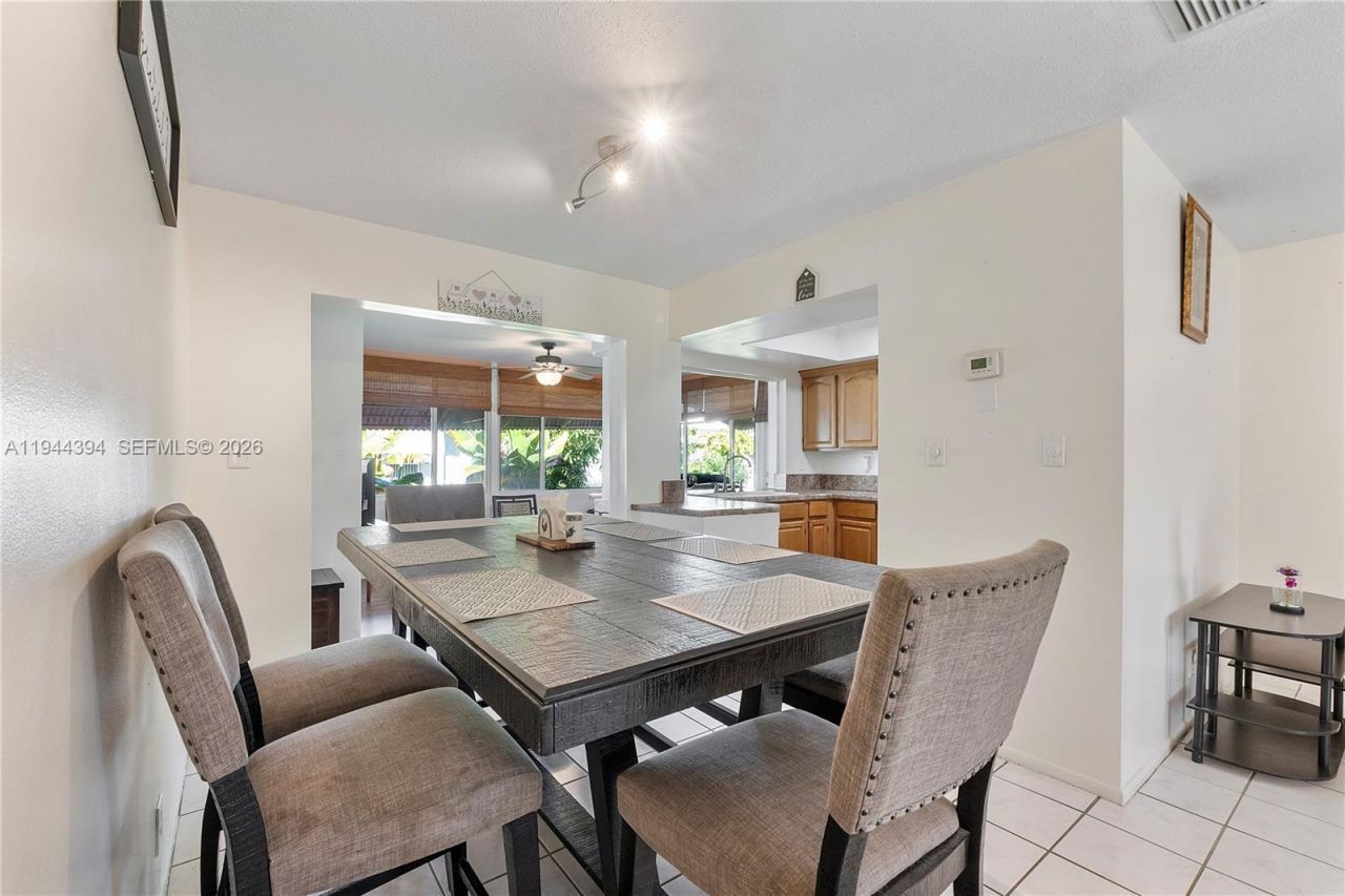 5011 NW 51st St, Tamarac, FL 33319 Photo