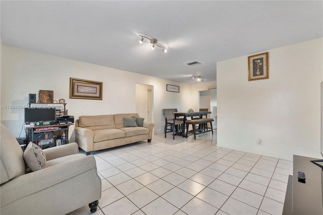 5011 NW 51st St, Tamarac, FL 33319 Photo