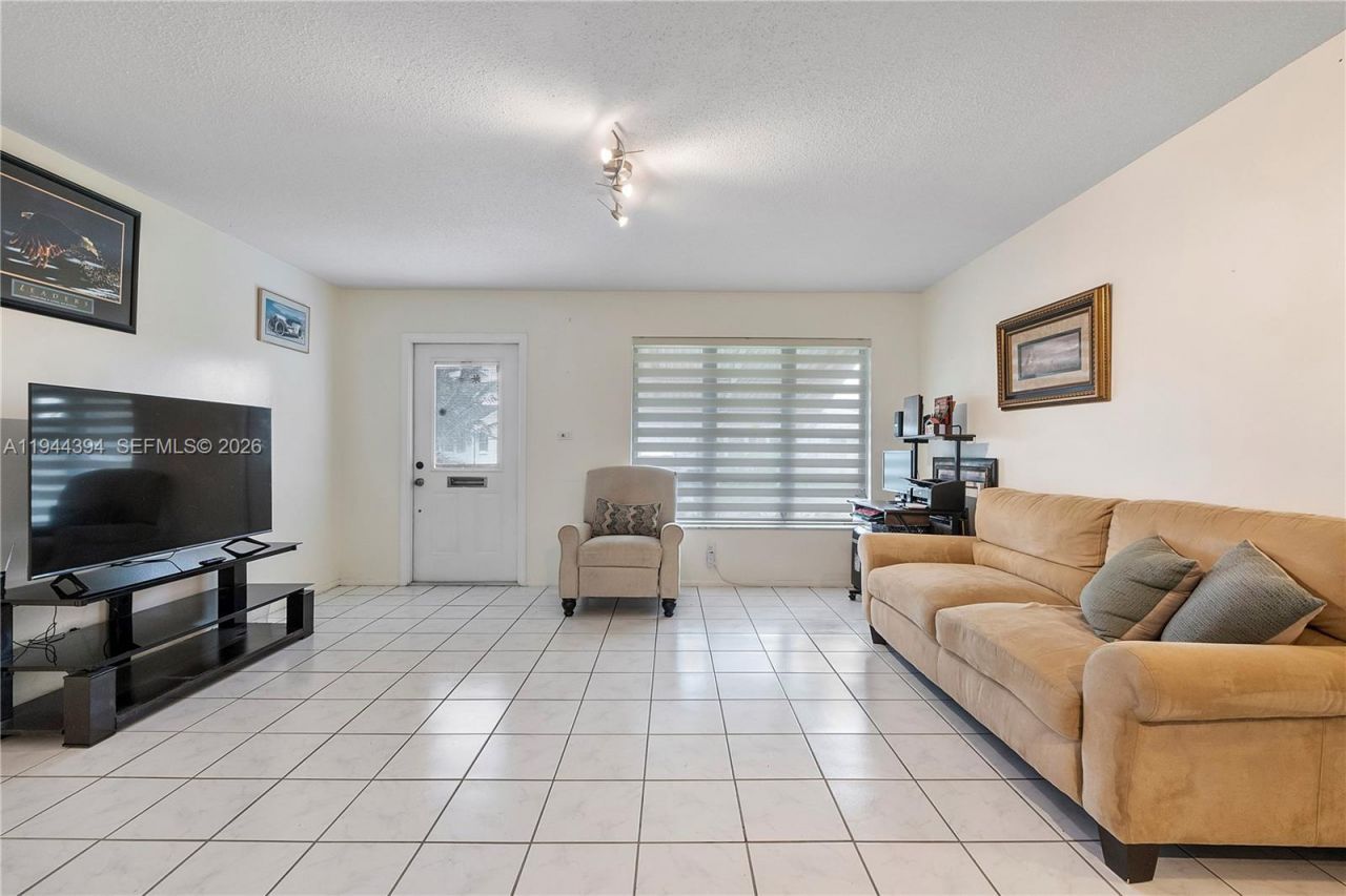 5011 NW 51st St, Tamarac, FL 33319 Photo