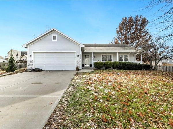 15609 Pebble Drive, Basehor, KS 66007