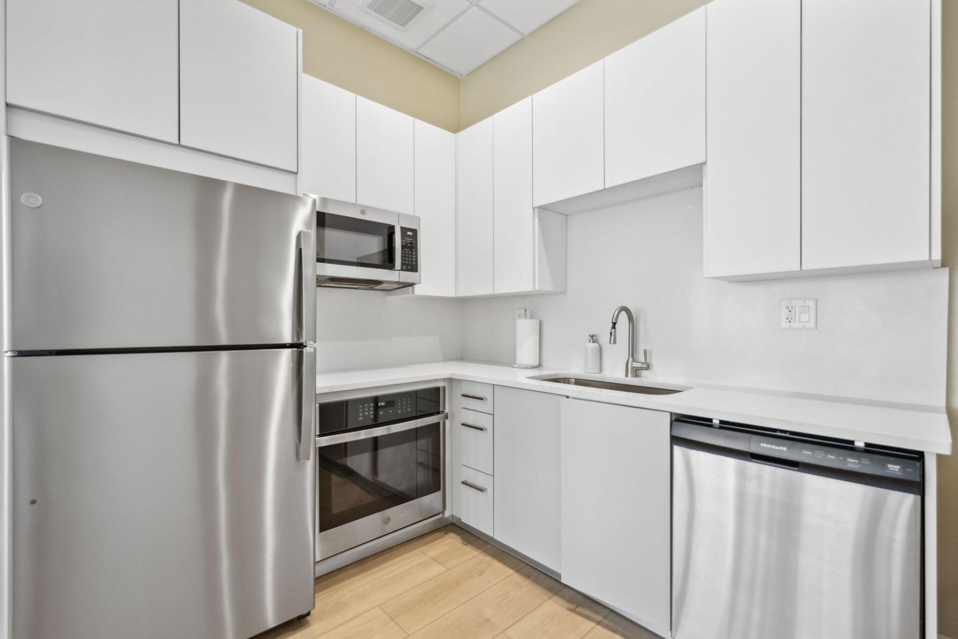 1370 S Ocean Boulevard, Unit 1703, Pompano Beach, FL 33062 Photo