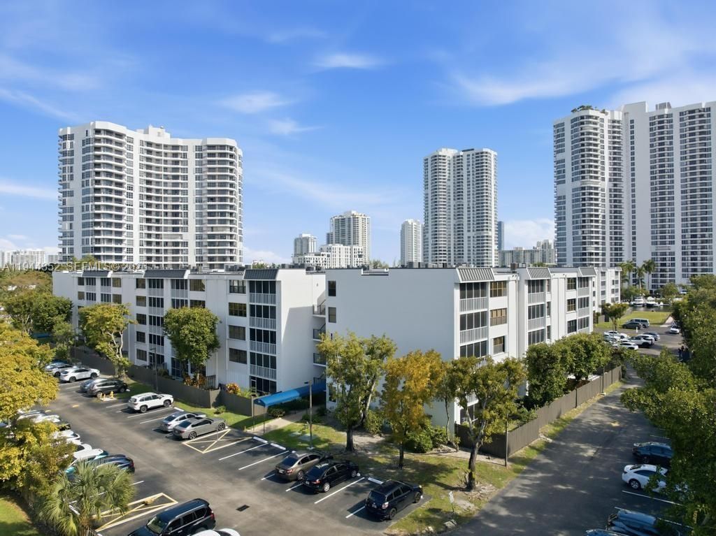 3350 NE 192nd St, Unit 2K-B, Aventura, FL 33180 Photo