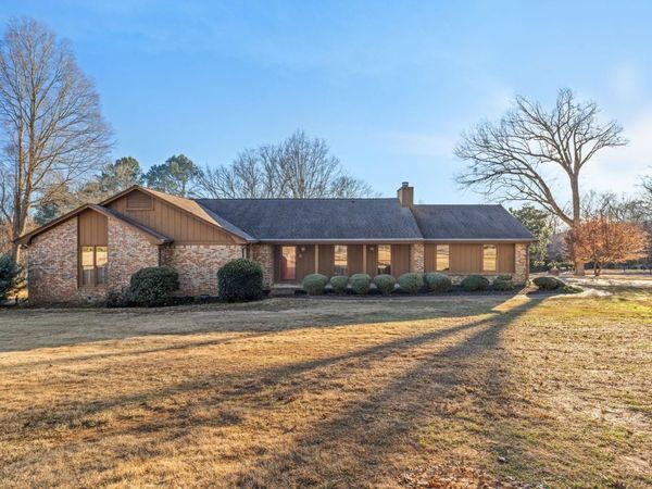 301 Center Point Ln, Florence, AL