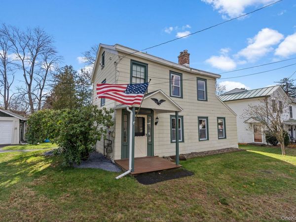 10 Albertson Street, Hyde Park, NY 12538