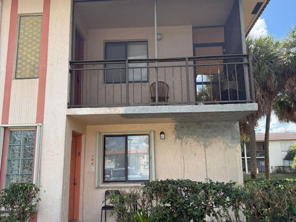 399 Lakeview Drive, Unit 202, Weston, FL 33326