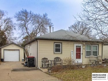 906 Knox Street, Lincoln, NE 68521