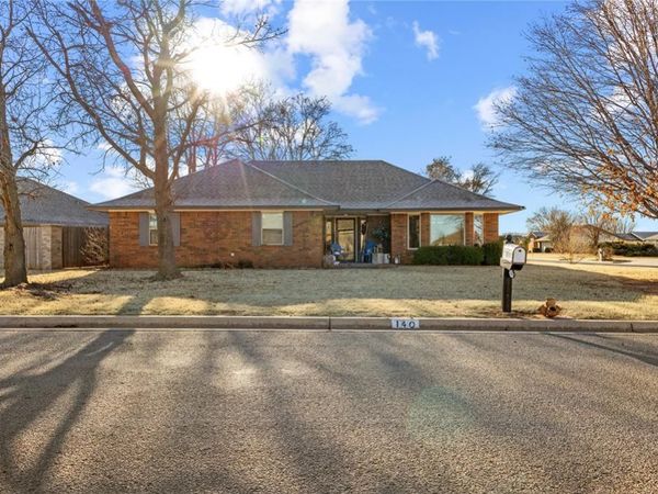 140 Dolomite Drive, Clinton, OK 73601