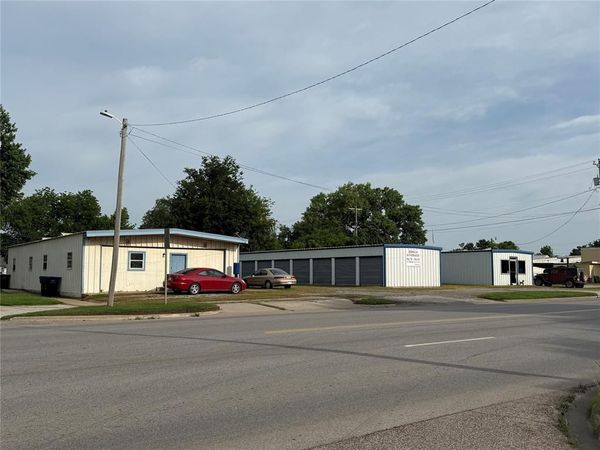 107 S 3rd , Minco, OK 73059