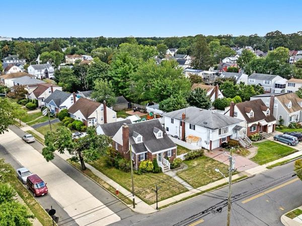 40 Hendrickson Avenue, Lynbrook, NY 11563