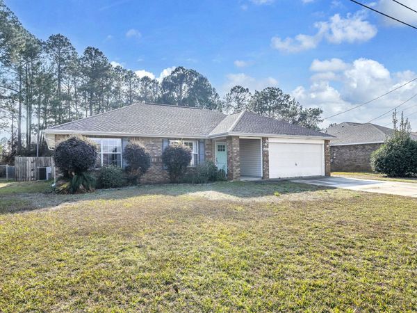 8727 El Paseo Street, Navarre, FL 32566