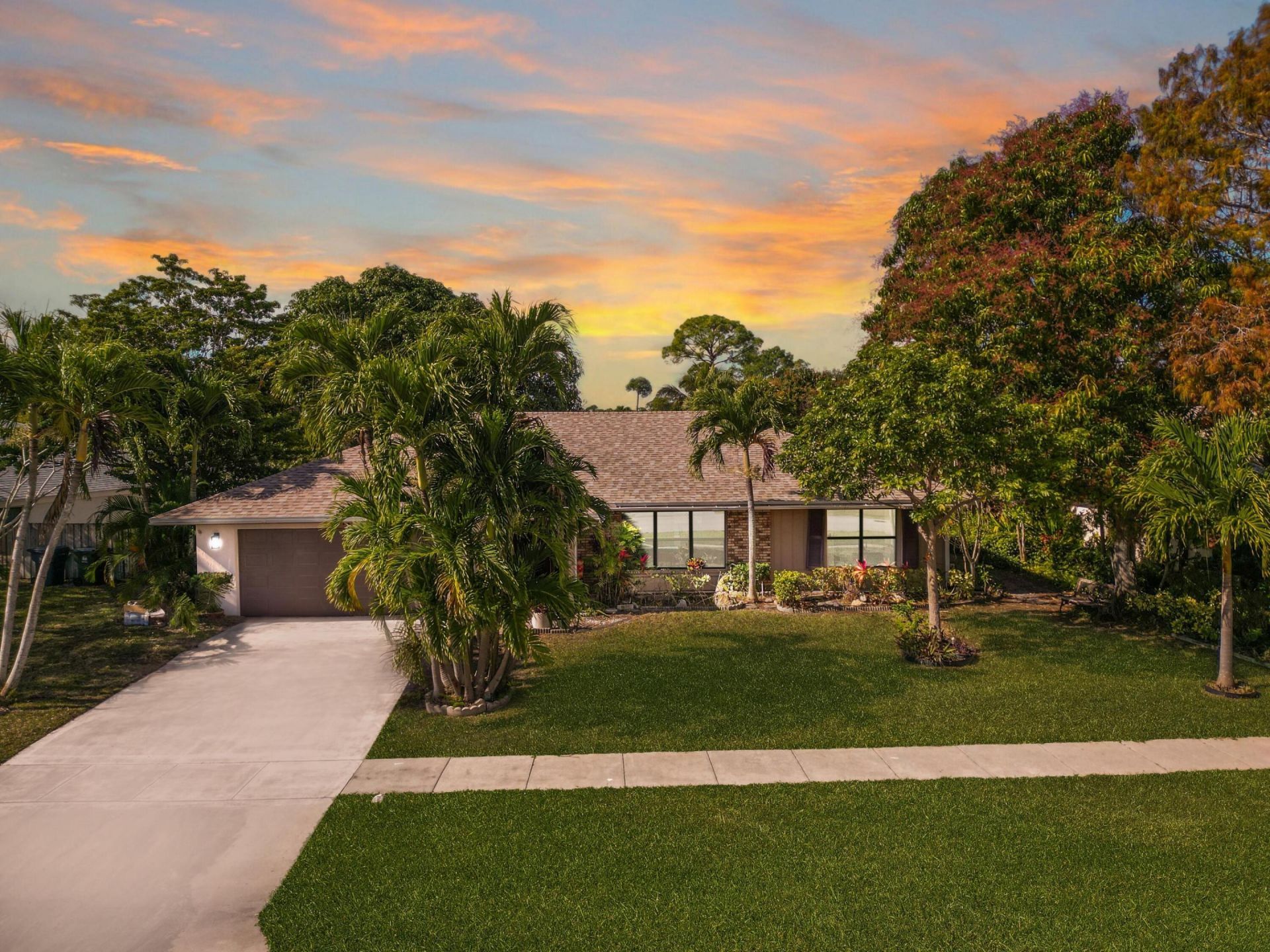 541 Azure Avenue, Wellington, FL 33414 Photo