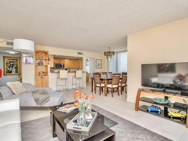 3912 S Ocean Boulevard, Unit 205, Highland Beach, FL 33487