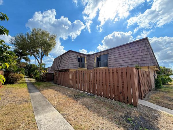 731 Springdale Circle, Palm Springs, FL 33461