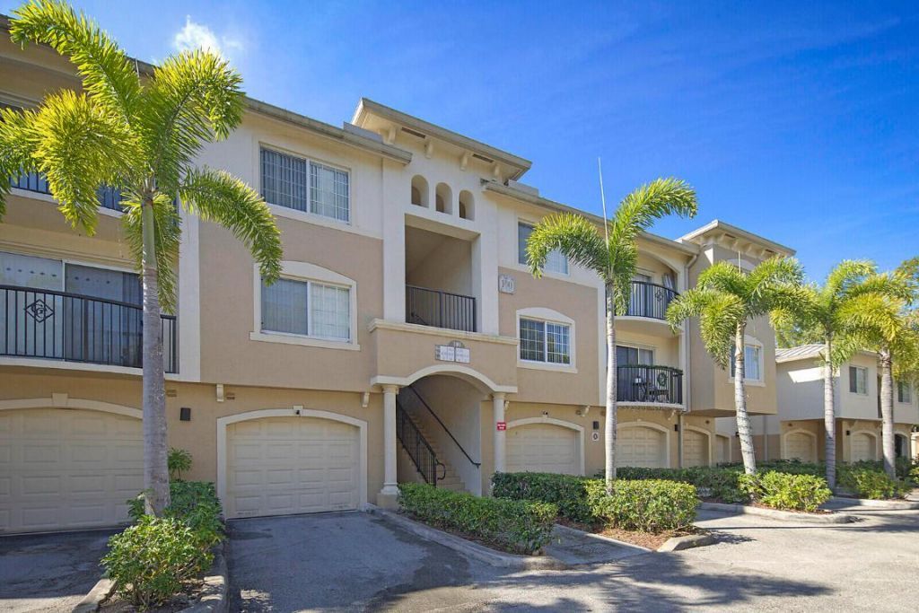 100 Crestwood Court N, Unit 113, Royal Palm Beach, FL 33411 Photo