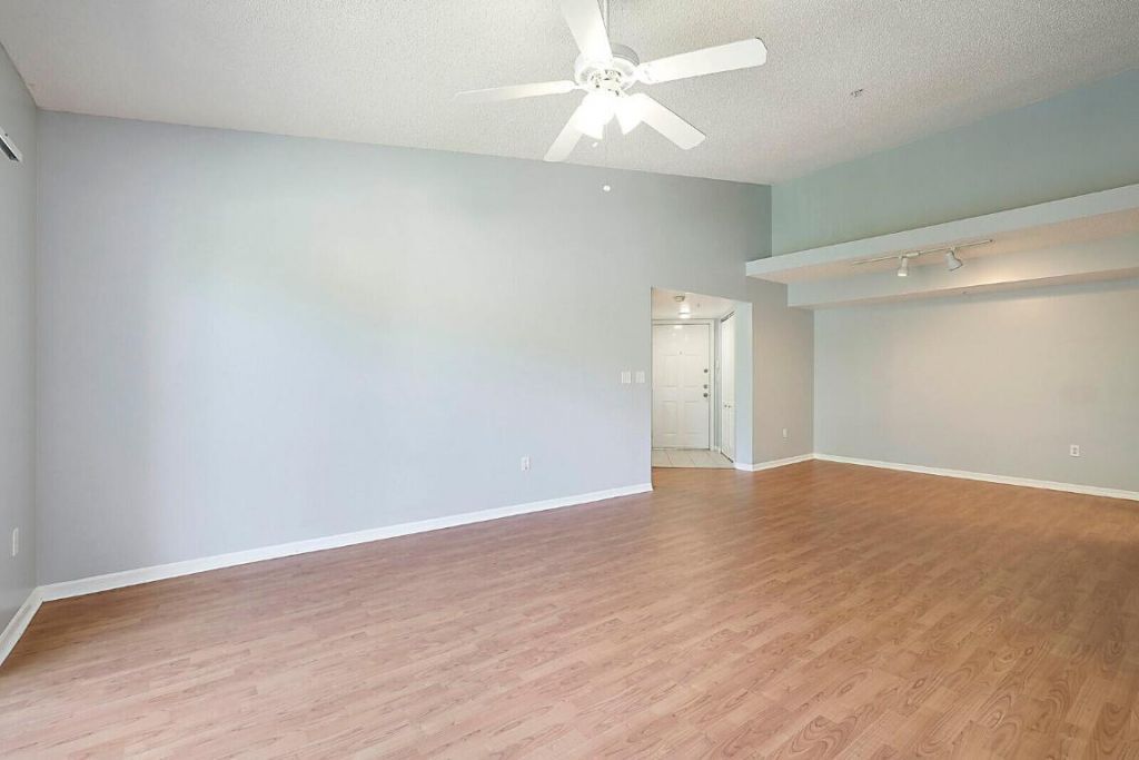 100 Crestwood Court N, Unit 113, Royal Palm Beach, FL 33411 Photo