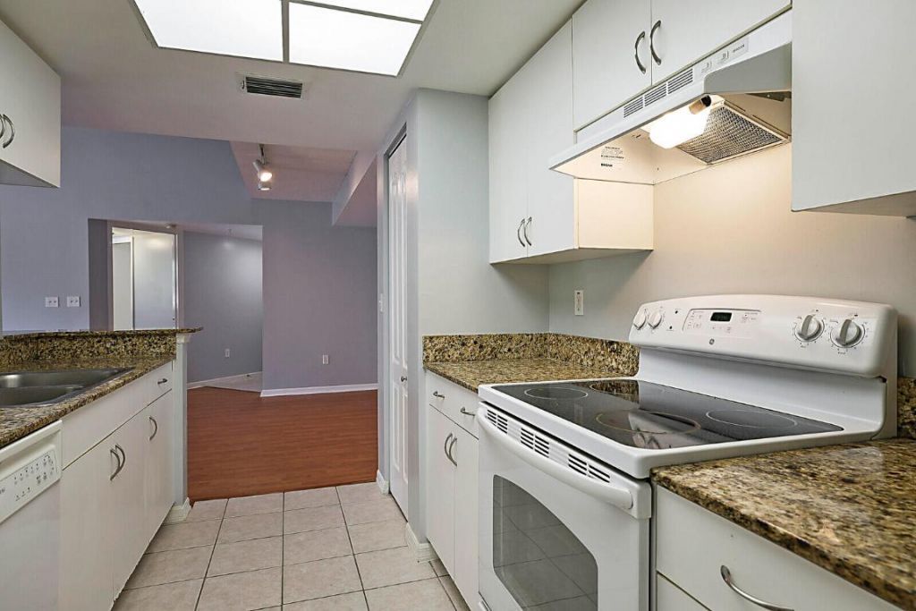 100 Crestwood Court N, Unit 113, Royal Palm Beach, FL 33411 Photo