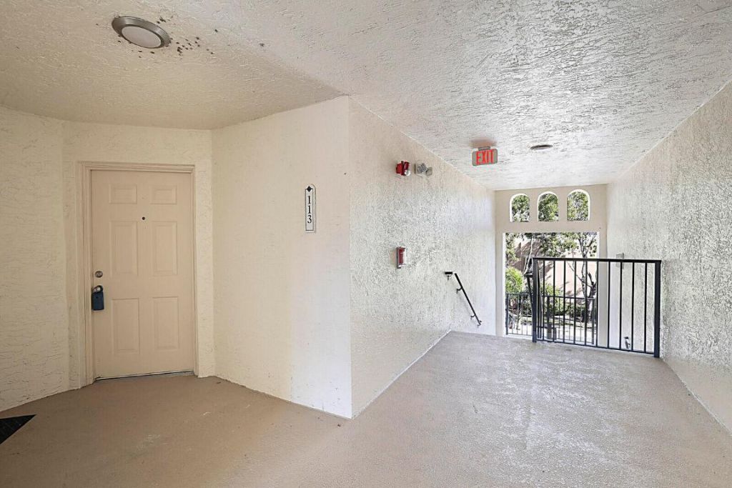 100 Crestwood Court N, Unit 113, Royal Palm Beach, FL 33411 Photo