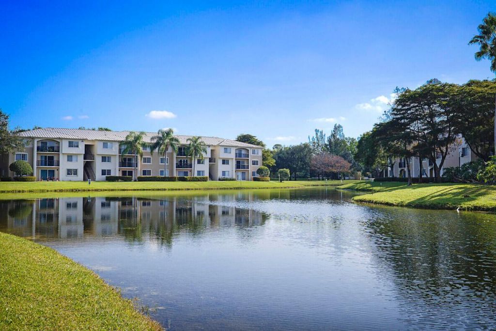 100 Crestwood Court N, Unit 113, Royal Palm Beach, FL 33411 Photo